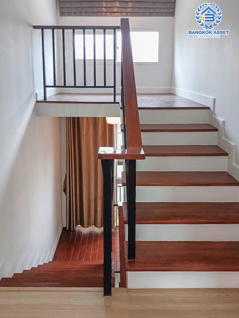 *****บ้านเดี่ยวมือสองย่านนนทบุรี ม.บ้านชิดลม บางกรวย-ไทรน้อย เนื้อที่กว้างขวางมากถึง 53.40 ตร.ว.  ฟังก์ชัน 3 ห้องนอน 3 ห้องน้ำ ที่จอดรถ 2 คัน แถมฟรี! เครื่องปรับอากาศ 4 เครื่อง โครงการตั้งบนทำเลเดินทางสะดวก ใกล้รถไฟฟ้าสายสีม่วง "สถานีคลองบางไผ่"